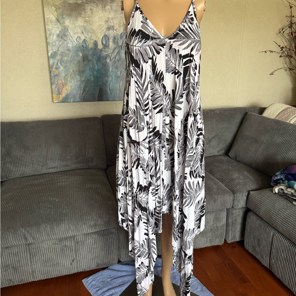 La Vie En Rose Monochrome Leaf Print Dress